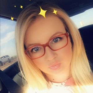 Meet your Posher, Alicia